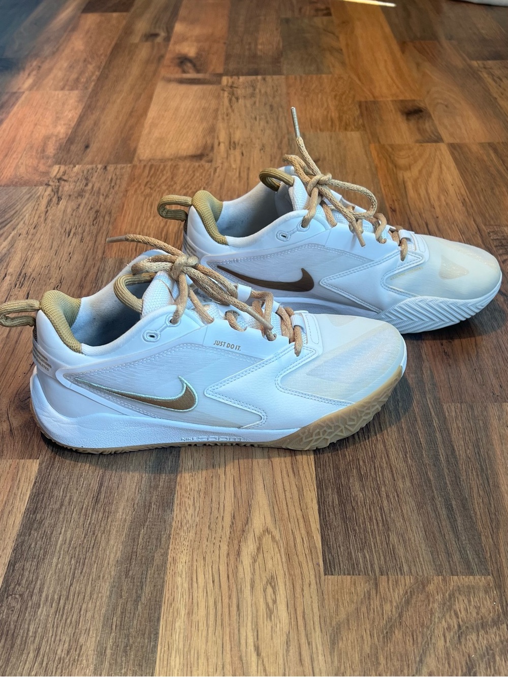 Nike HyperAce 3, Metallic Gold, Size 6, Like New